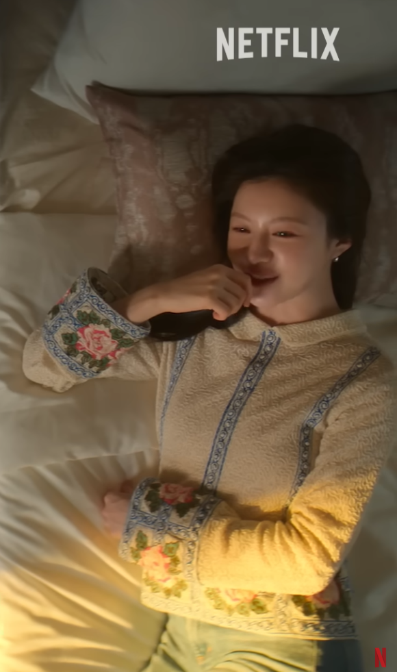 이 사랑 통역 되나요 4화 고윤정(차무희) 보디 버번 로즈 블라우스 착용 장면