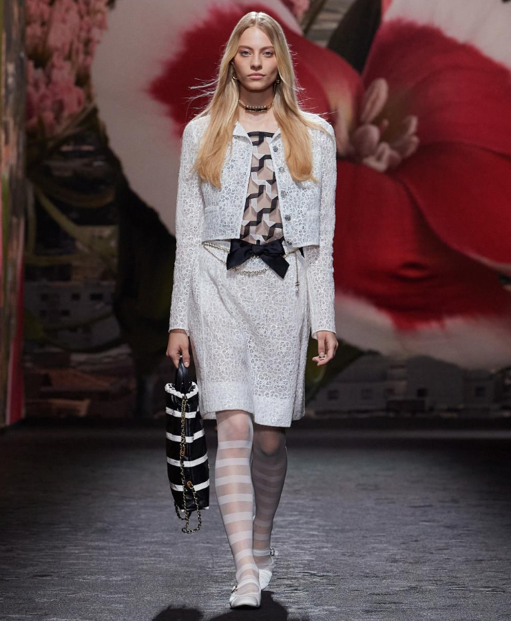 이 사랑 통역 되나요 2화 고윤정(차무희) 샤넬 화이트 트위드 셋업 착장 장면