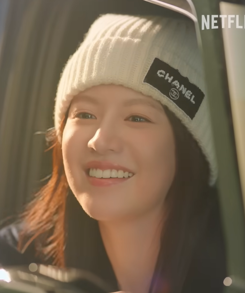 넷플릭스 이 사랑 통역 되나요? 6화 고윤정(차무희) 샤넬 착장 정보 | 비니 · 재킷 · 이어링 · 가방
