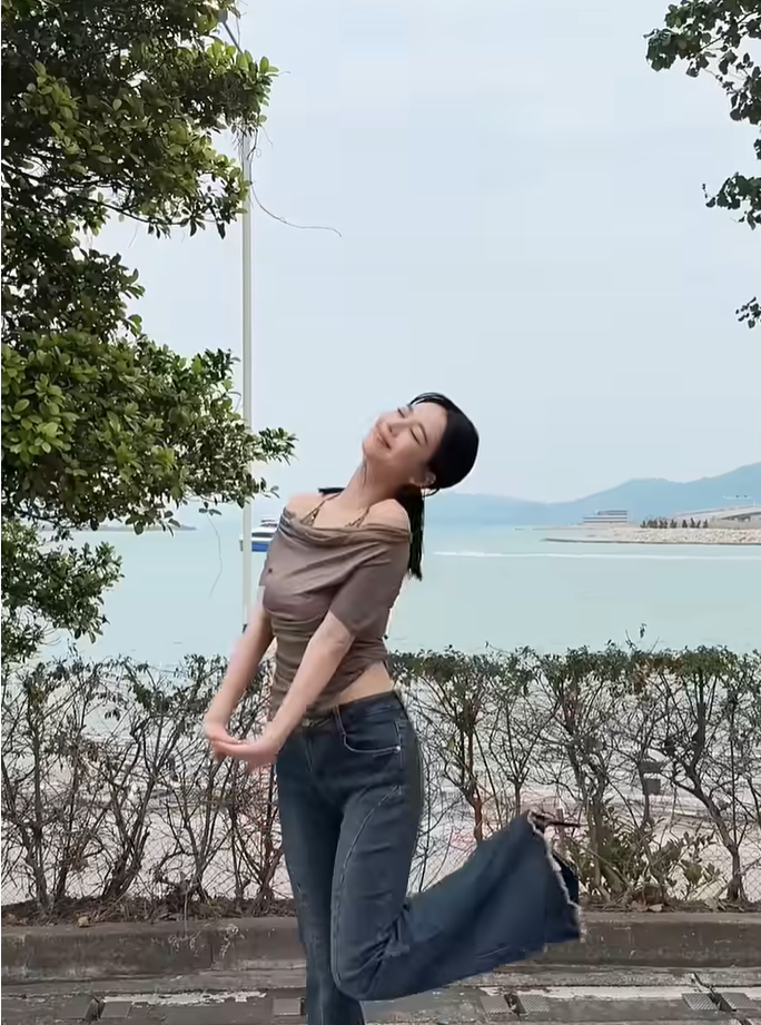 에스파 카리나 쇼츠 속 청바지 | 카인다미