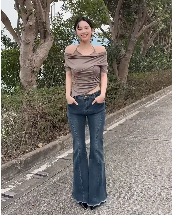 에스파 카리나 쇼츠 속 카인다미 부츠컷 청바지 착용 장면