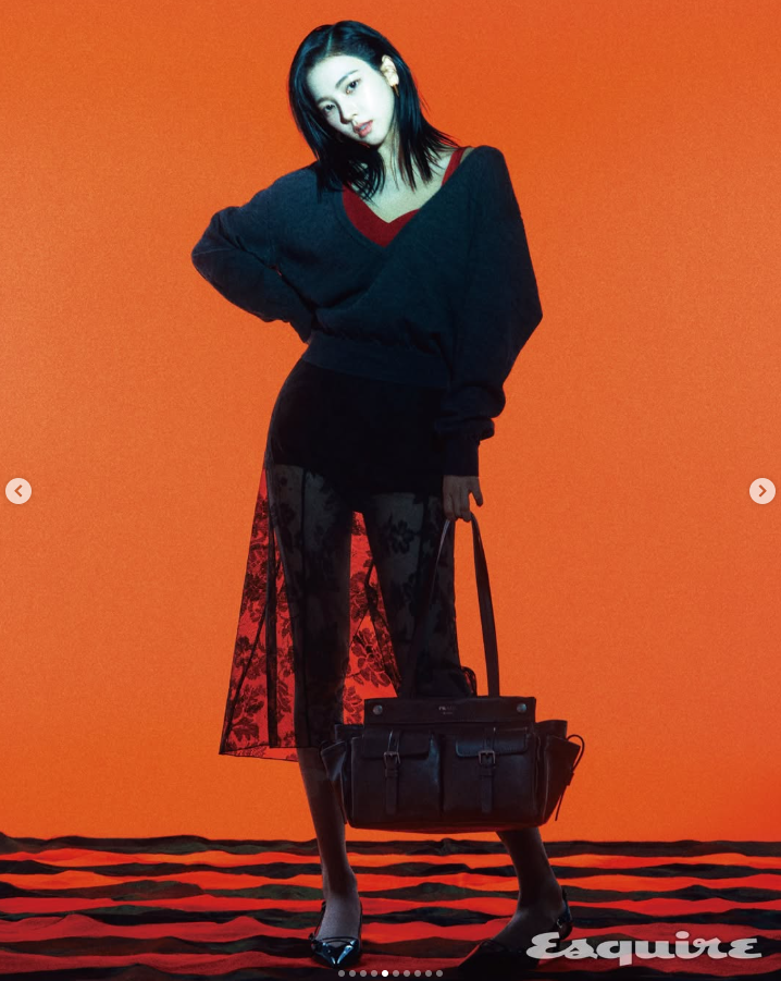 카리나 일상 프라다 루트 라지 가죽 토트백 착용 컷