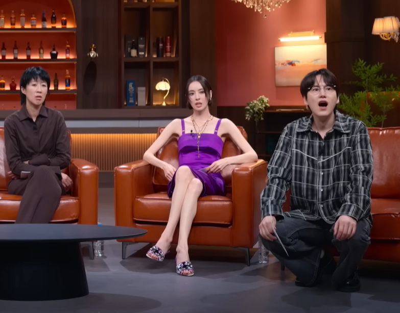 솔로지옥5 4화 이다희 돌체앤가바나 피티드 새틴 드레스 착용 장면