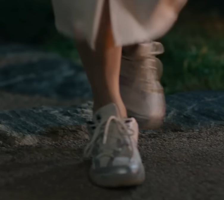 판사 이한영 12화 오세영(유세희) 휠라 에샤페 MS v2 핑크 운동화 착용 장면