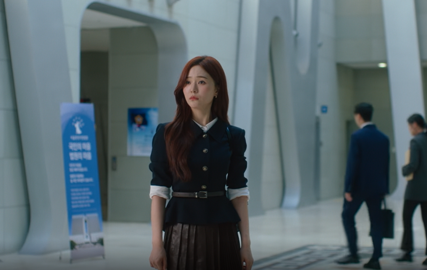 판사 이한영 6화 오세영(유세희) 미샤 클래식 벨티드 자켓 착용 장면