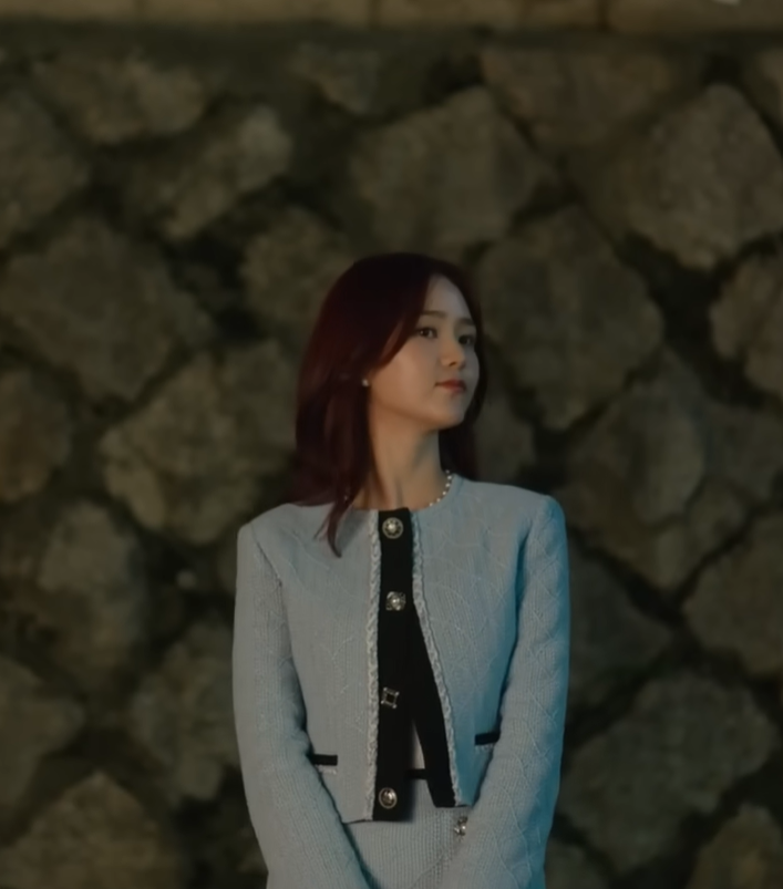 판사 이한영 11화 오세영(유세희) 오브제 하늘색 트위드 셋업 착용 장면