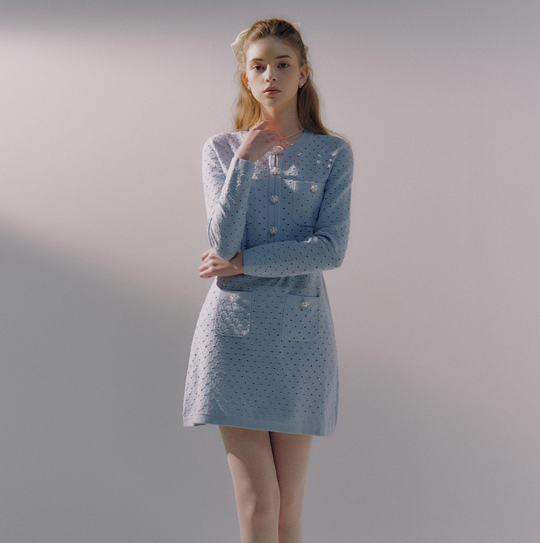 IVANAHELSINKI 레아 아일렛 시퀸 니트 드레스 스카이블루 제품 이미지