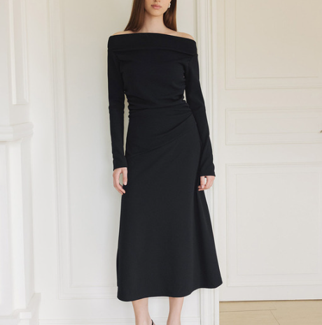 [W CONCEPT] 브라이드앤유 오프숄더 셔링 롱 드레스